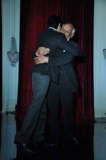 Shahrukh Khan, Yash Chopra at yash Chopra_s birthday in Yashraj Studio on 27th Sept 2012 (106).JPG